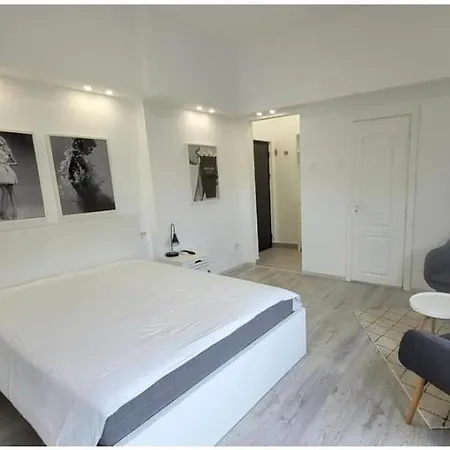 Mona's Apartmán Bukurešť